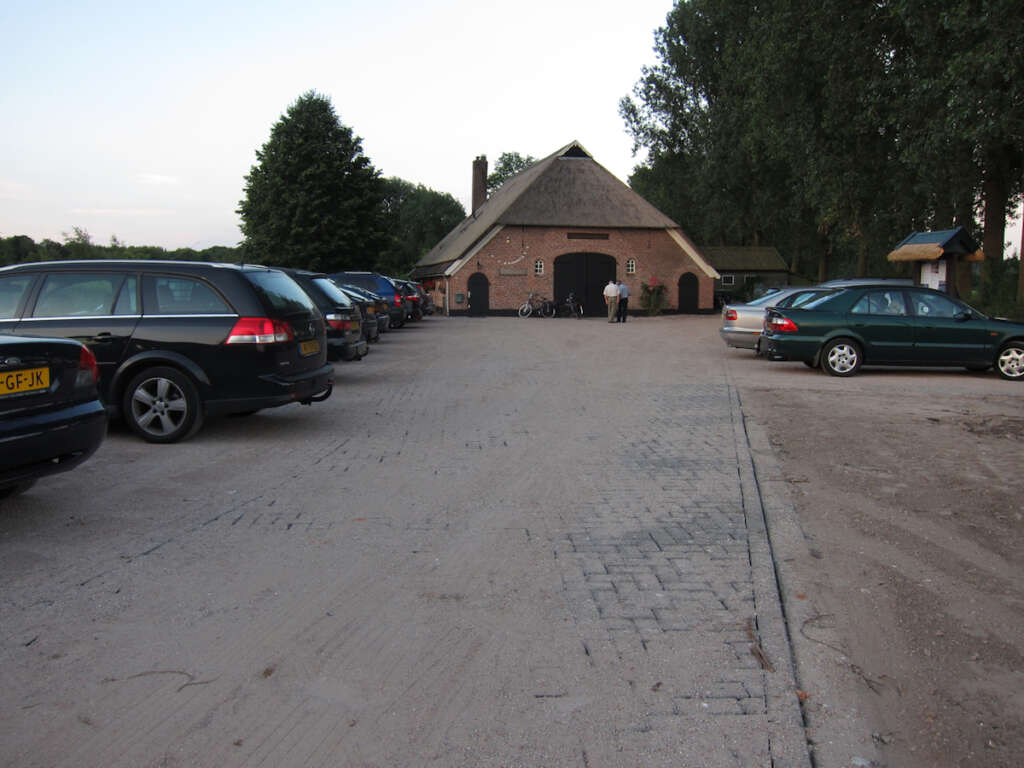 Foto van de parkeerplaats van de Volkssterrenwacht Bussloo