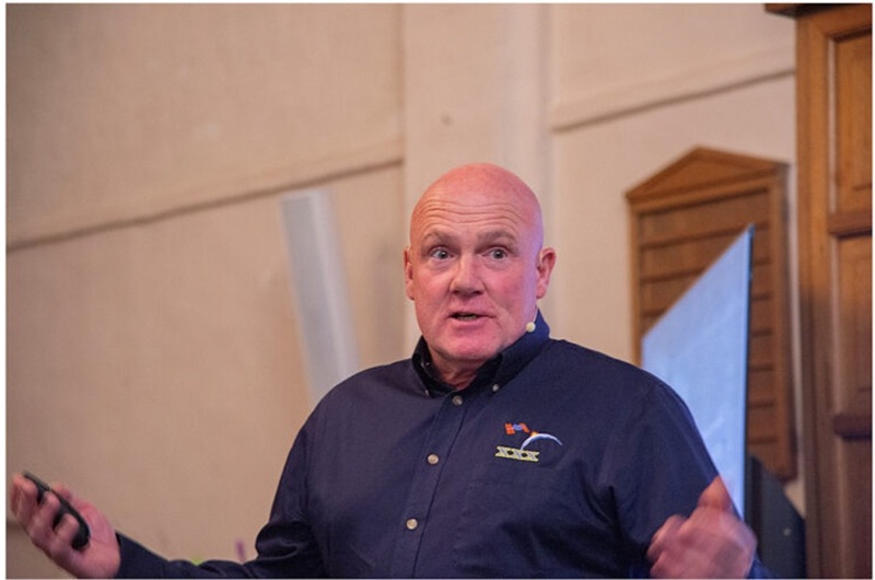 Andre Kuipers presenteert